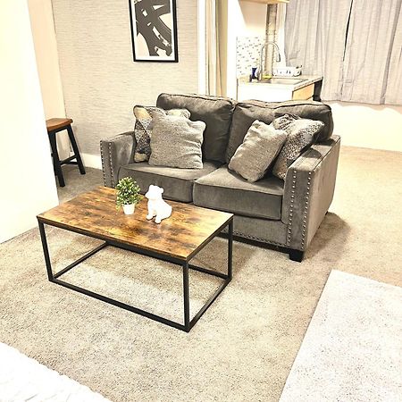 Two Bedroom Villa Studio With Fireplace & Living Room Detroit Exteriér fotografie